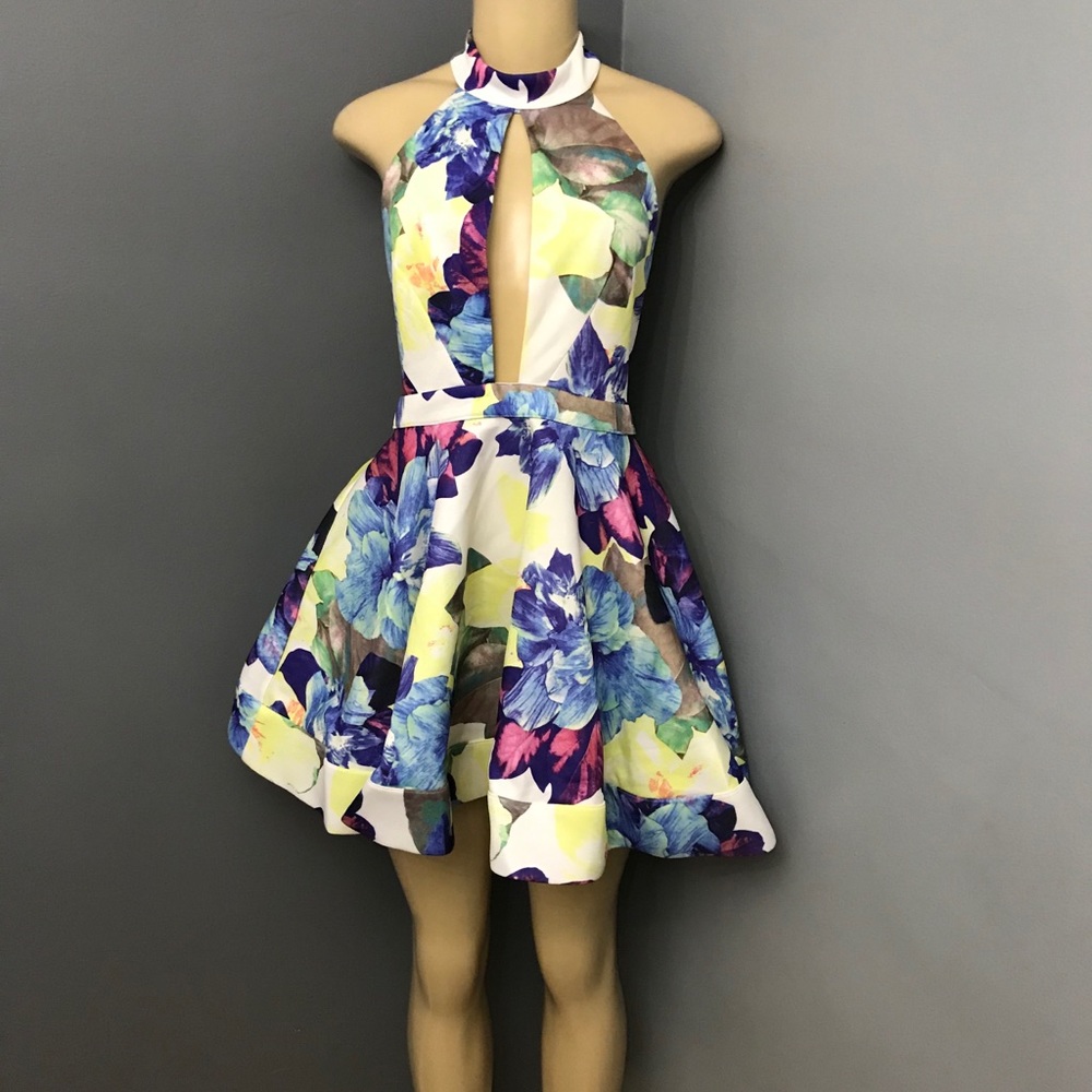 Luxxel floral open back keyhole dress - Picture 4 of 10